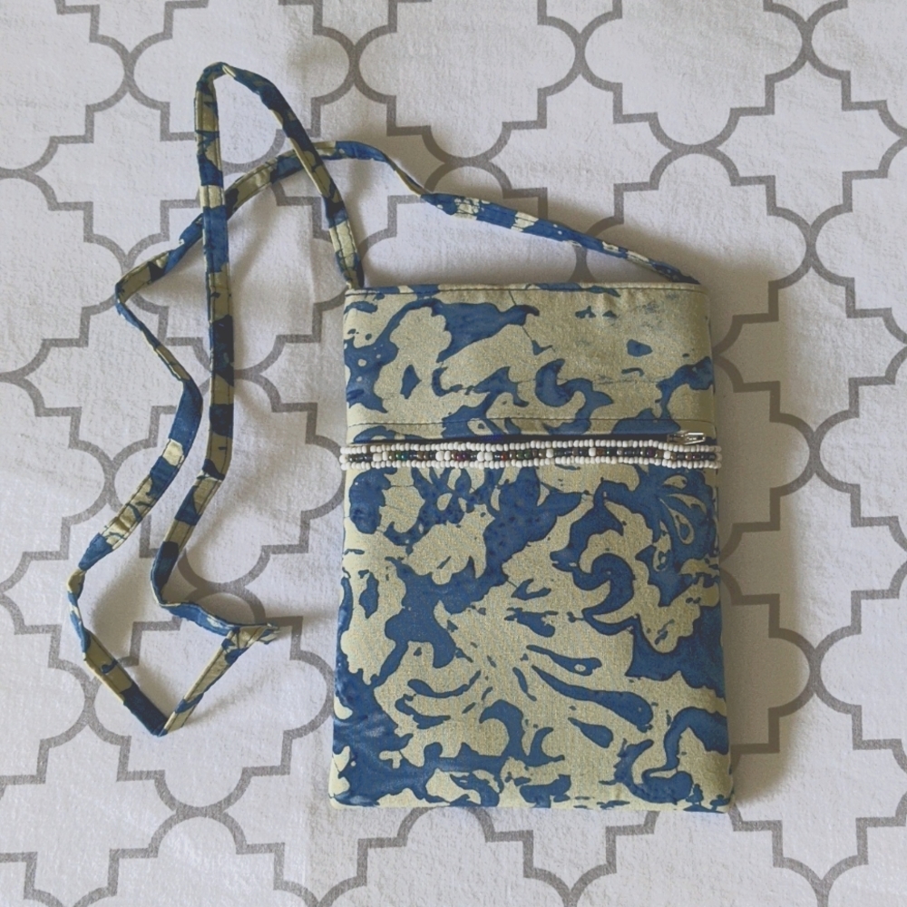 Vintage cross body bag